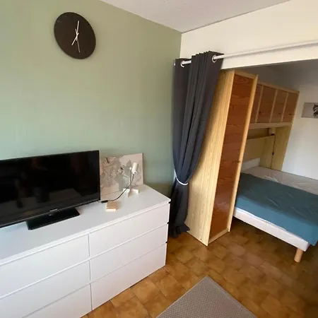 Daire Nice Studio At 90m From The Beach