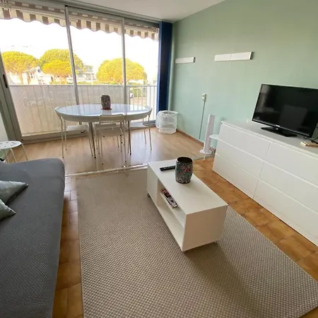 Daire Nice Studio At 90m From The Beach